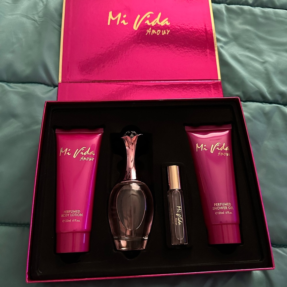 Mi Vida Amour Perfume Set